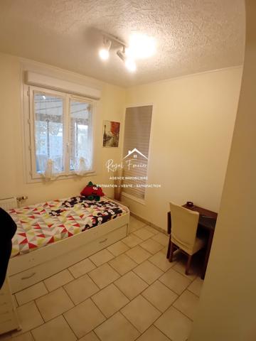 Vue sur la campagne, beau pavillon sur sous sol complet avec sa véranda