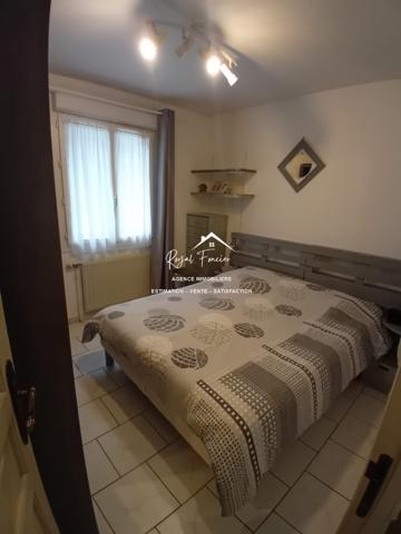 Vue sur la campagne, beau pavillon sur sous sol complet avec sa véranda