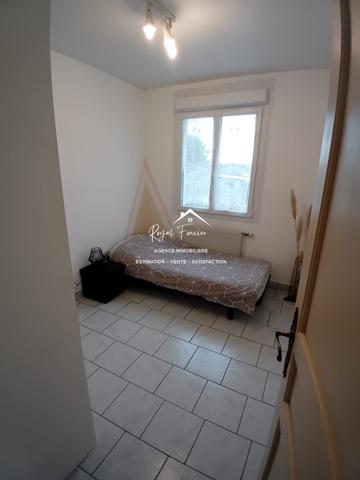 Vue sur la campagne, beau pavillon sur sous sol complet avec sa véranda