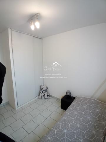 Vue sur la campagne, beau pavillon sur sous sol complet avec sa véranda