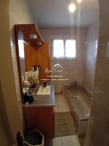 Vue sur la campagne, beau pavillon sur sous sol complet avec sa véranda