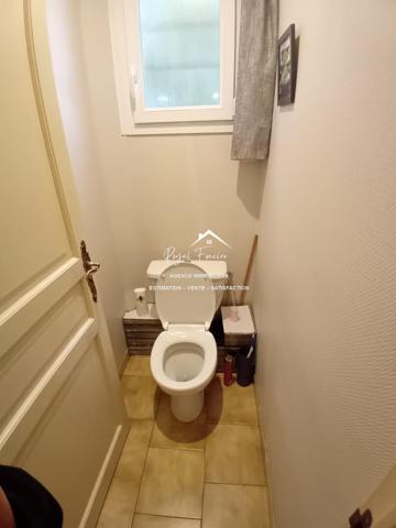 Vue sur la campagne, beau pavillon sur sous sol complet avec sa véranda