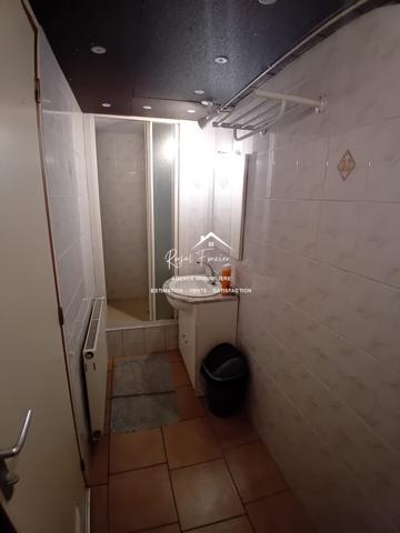 Vue sur la campagne, beau pavillon sur sous sol complet avec sa véranda