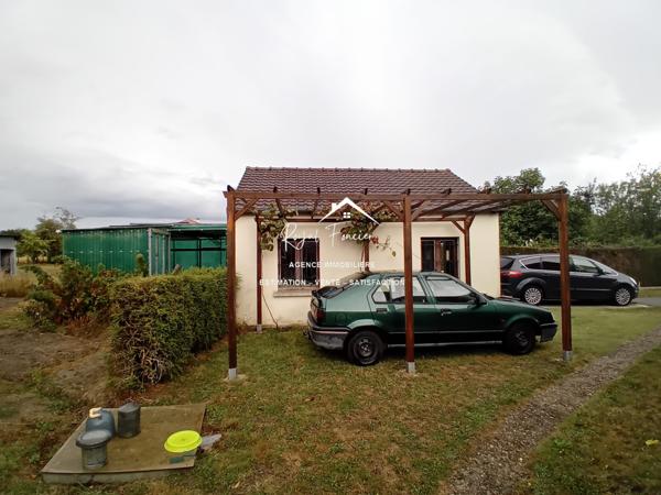 Vue sur la campagne, beau pavillon sur sous sol complet avec sa véranda