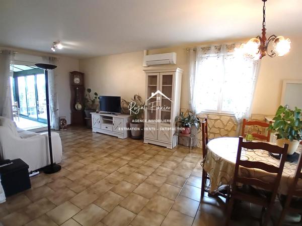 Vue sur la campagne, beau pavillon sur sous sol complet avec sa véranda