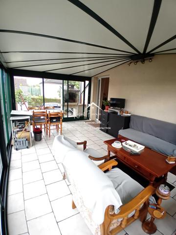 Vue sur la campagne, beau pavillon sur sous sol complet avec sa véranda