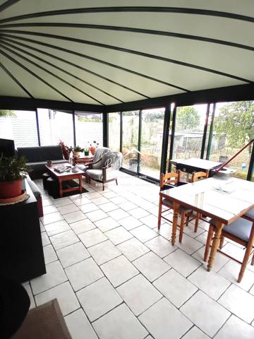 Vue sur la campagne, beau pavillon sur sous sol complet avec sa véranda