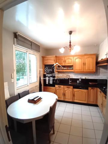 Vue sur la campagne, beau pavillon sur sous sol complet avec sa véranda