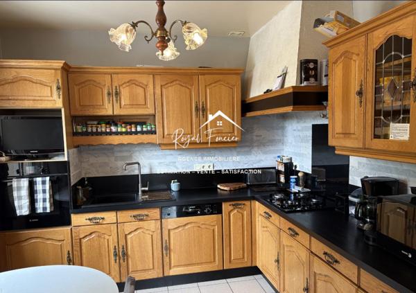 Vue sur la campagne, beau pavillon sur sous sol complet avec sa véranda