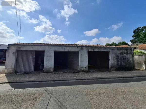 Achat - Garage et parking Saintes 17100 49 m 2 123 m 2