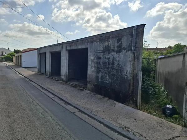 Achat - Garage et parking Saintes 17100 49 m 2 123 m 2
