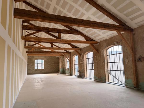 Magnifique plateau de bureaux à vendre sur CHAPONOST (69), d'une surface de 192 m² au sein de la zone artisanale du FORUM DES AQUEDUCS