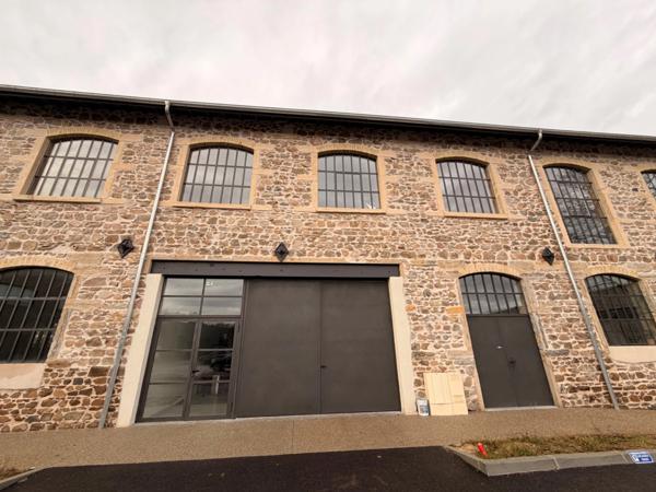 Magnifique plateau de bureaux à vendre sur CHAPONOST (69), d'une surface de 192 m² au sein de la zone artisanale du FORUM DES AQUEDUCS