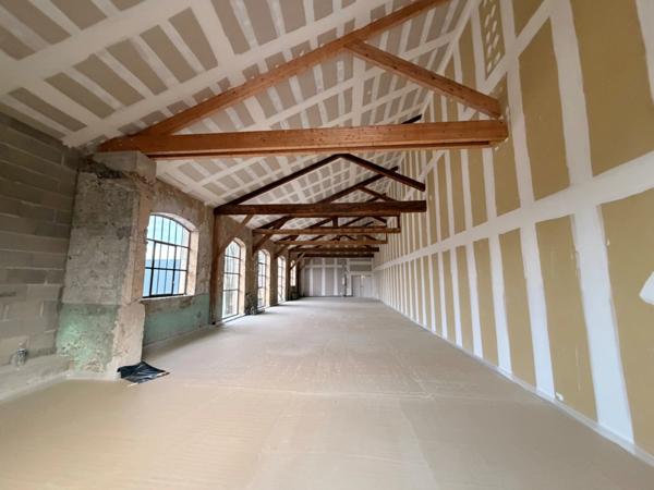 Magnifique plateau de bureaux à vendre sur CHAPONOST (69), d'une surface de 192 m² au sein de la zone artisanale du FORUM DES AQUEDUCS