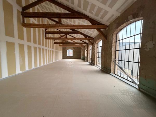 Magnifique plateau de bureaux à vendre sur CHAPONOST (69), d'une surface de 192 m² au sein de la zone artisanale du FORUM DES AQUEDUCS
