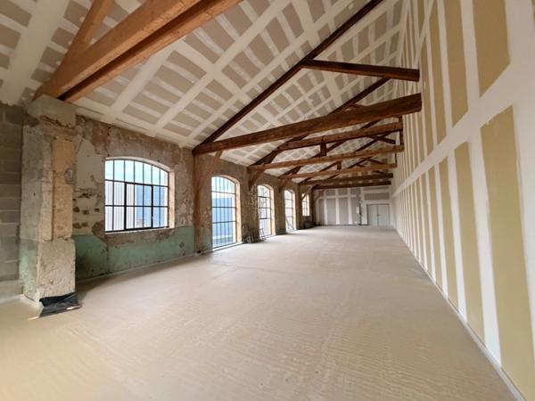 Magnifique plateau de bureaux à vendre sur CHAPONOST (69), d'une surface de 192 m² au sein de la zone artisanale du FORUM DES AQUEDUCS