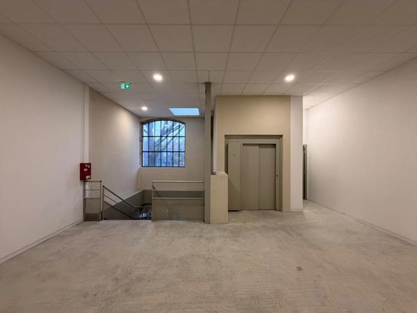 Magnifique plateau de bureaux à vendre sur CHAPONOST (69), d'une surface de 192 m² au sein de la zone artisanale du FORUM DES AQUEDUCS