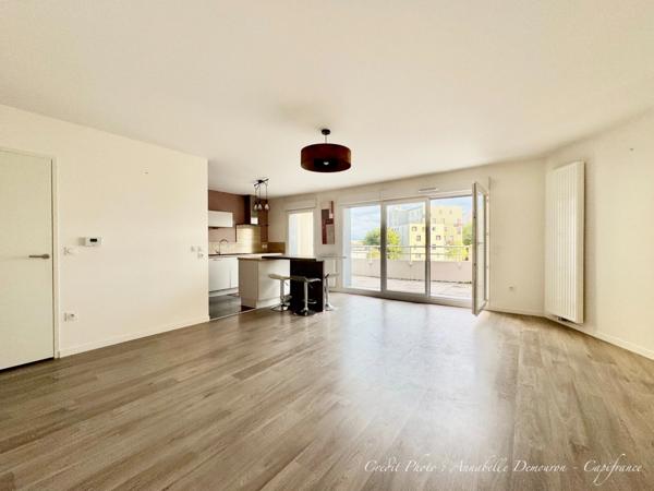 Appartement T4 CLERMONT-FERRAND quartier République / CHU Estaing, avec terrasses, cave et deux stationnements