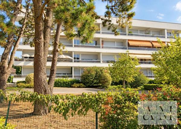 T2 Rénové, lumineux, au calme : balcon, stationnement et cave à 10 minutes à pied du centre de Caudéran.