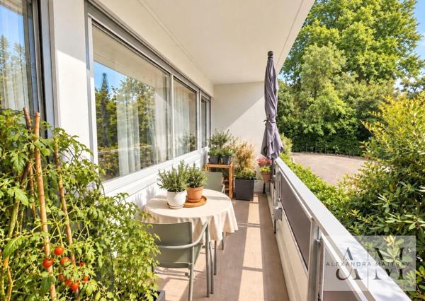 T2 Rénové, lumineux, au calme : balcon, stationnement et cave à 10 minutes à pied du centre de Caudéran.