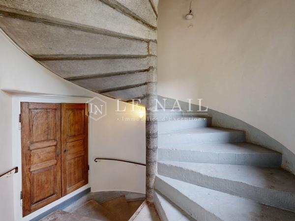 Maison de caractère avec tour du XVIe au cœur de St Pourçain-sur-Sioule (Allier)