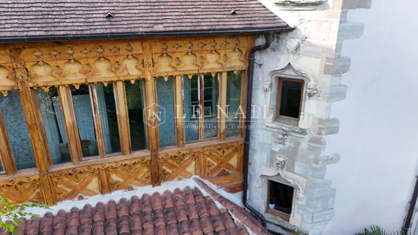 Maison de caractère avec tour du XVIe au cœur de St Pourçain-sur-Sioule (Allier)