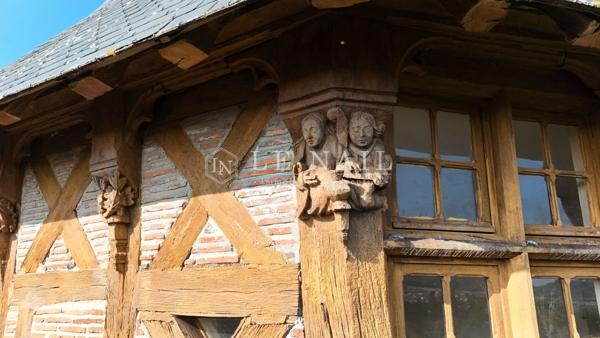 Maison de caractère avec tour du XVIe au cœur de St Pourçain-sur-Sioule (Allier)