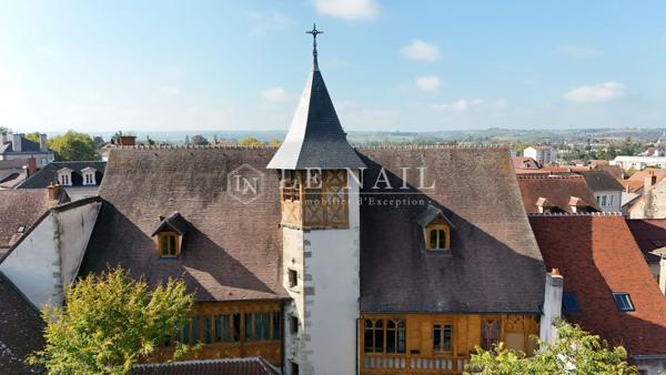 Maison de caractère avec tour du XVIe au cœur de St Pourçain-sur-Sioule (Allier)