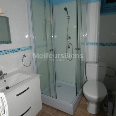 Lumineux studio de 21m2 en centre ville - 2ème étage dans petite copro