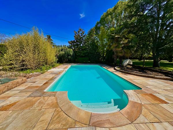 Maison individuelle de 275m² - 9 pièces