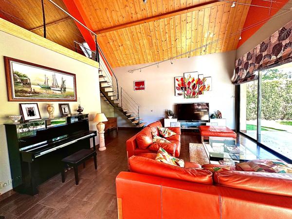 Maison individuelle de 275m² - 9 pièces