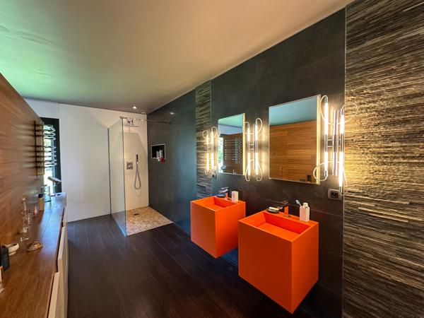 Maison individuelle de 275m² - 9 pièces