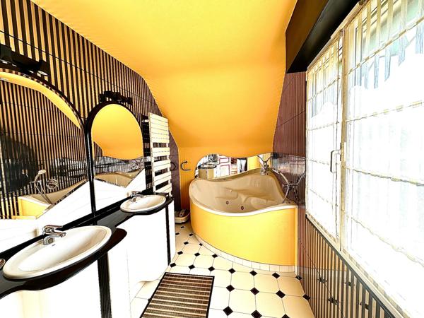 Maison individuelle de 275m² - 9 pièces