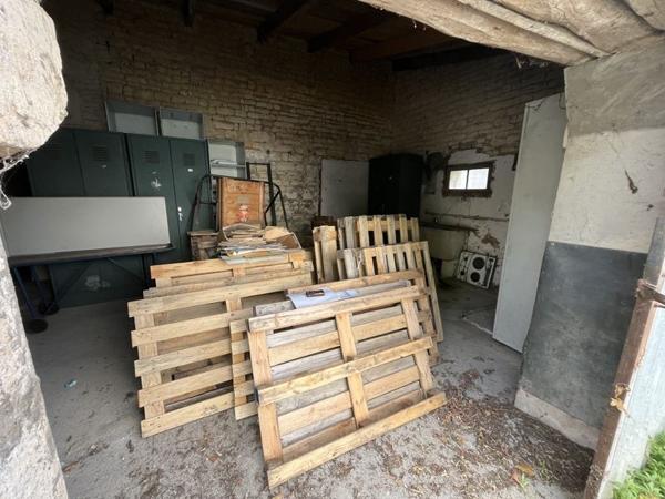 Parking à vendre |  Surgères |  Box individuel | 47 m²