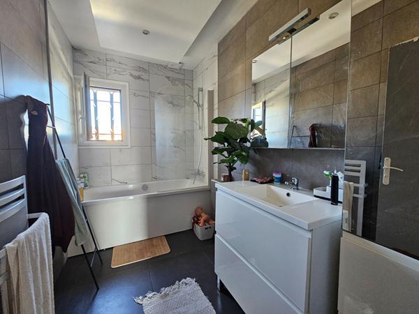 Appartement La Crau 4 pièce(s) 110 m2
