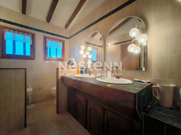 Propriété 150 m² corps de ferme rénové terrain 1,5 ha oliviers proche Carcassonne Trèbes atelier 25 m² environnement calme