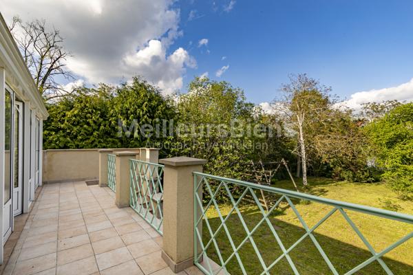 VILLENNES SUR SEINE - ILE PRIVEE - MAISON 150 M² - 4 CHAMBRES - TERRAIN 1500 M² - VERANDA - BOX -