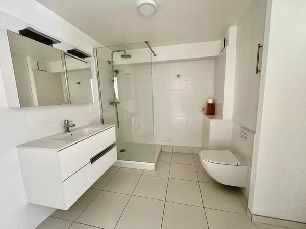 Appartement type Loft 50 m2 ( secteur Quai de Hanovre, Place de Belgique)