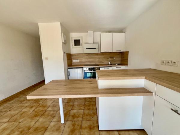 Appartement type Loft 50 m2 ( secteur Quai de Hanovre, Place de Belgique)