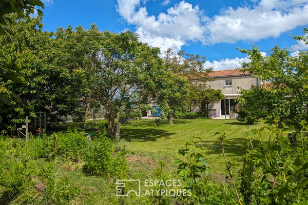 Maison familiale avec jardin arboré au calme à La Chapelle-Basse-Mer