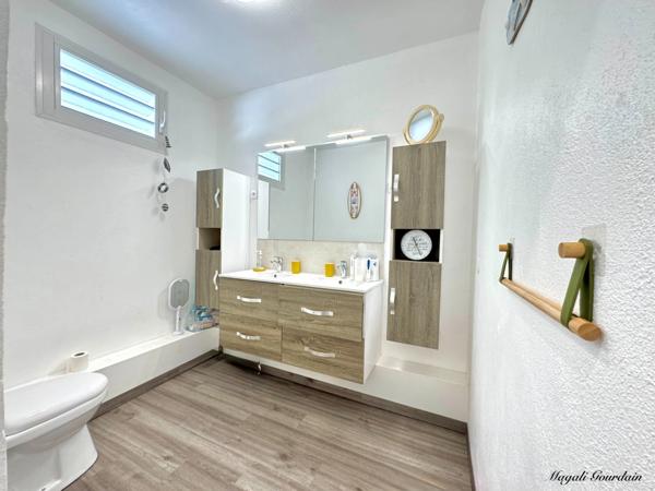 A VENDRE - VILLA FAMILIALE EN PARFAIT ÉTAT – QUARTIER TRÈS RECHERCHÉ DE SAINTE-ANNE - PLAGE A PIED