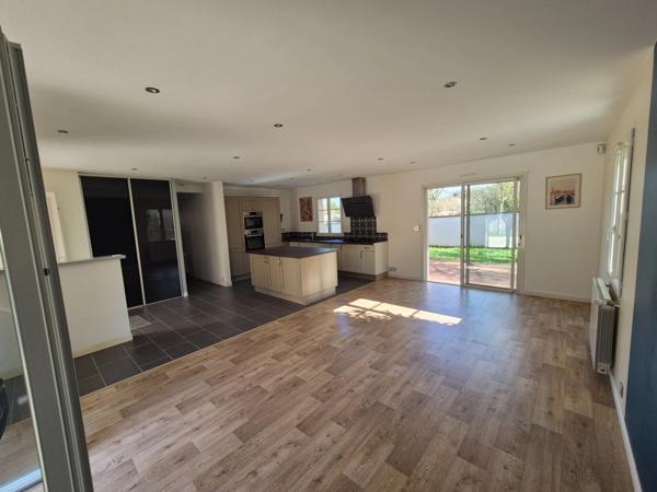 Plain-Pied, 3 chambres, secteur calme, 10 mn à pied des commerces, proche parc de Frégeneuil