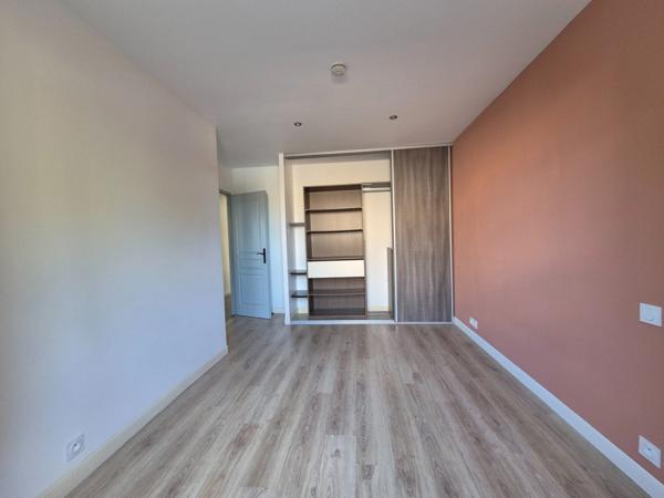 Plain-Pied, 3 chambres, secteur calme, 10 mn à pied des commerces, proche parc de Frégeneuil