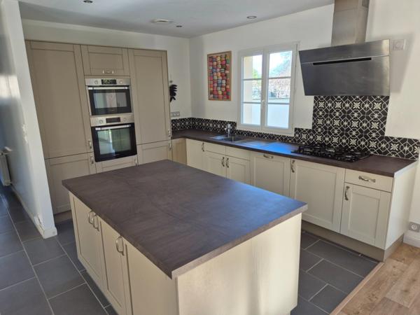 Plain-Pied, 3 chambres, secteur calme, 10 mn à pied des commerces, proche parc de Frégeneuil