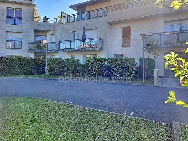 Domont (95 ) Appartement à vendre 2 pièces 46, 76 m², une chambre avec terrasse, jardinet et Parking