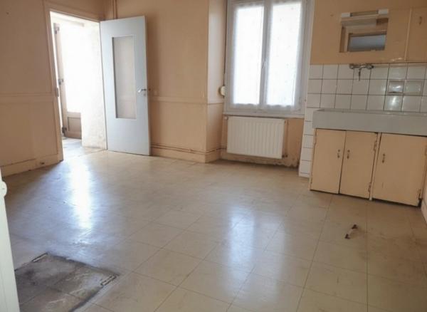 MAISON à vendre VITTEL (88) Possibilité création 2 appartements T2 et T3 avec TERRAIN de 400 m2 + TERRAIN de 1973 m2