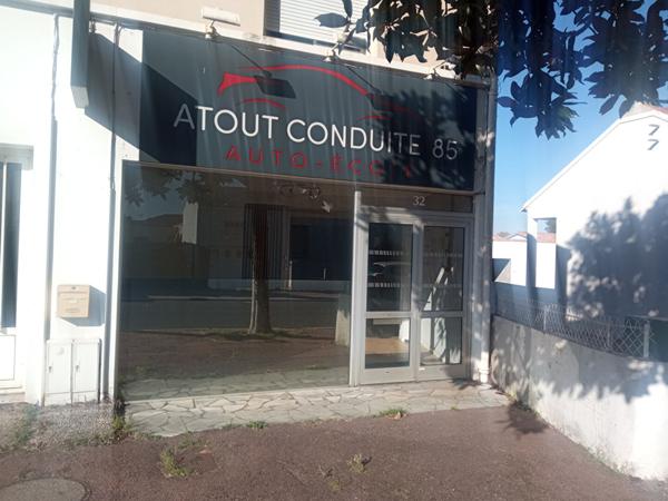 CHALLANS, Route des Sables local commercial 52.75 m²