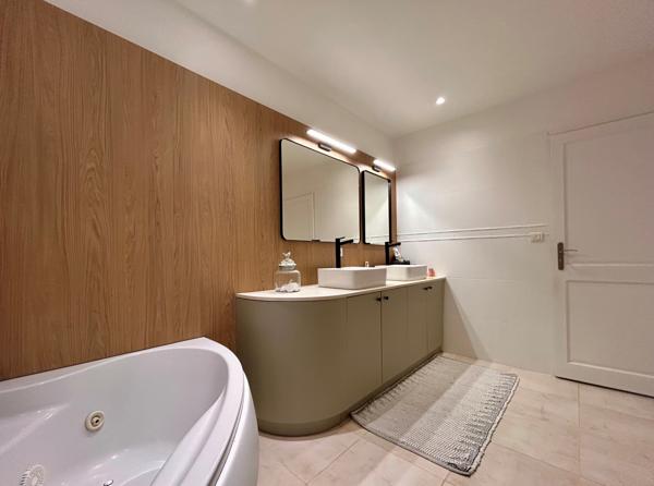 MAISON TYPE 8 - VOUNEUIL SOUS BIARD Vouneuil-sous-Biard (86580)