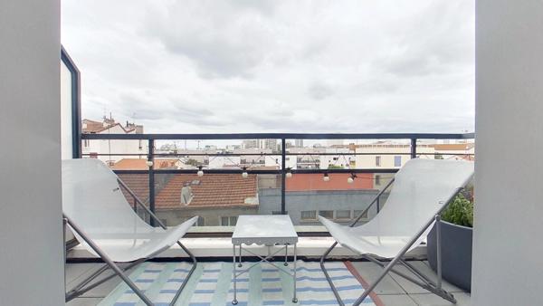 Duplex familial avec terrasse et balcons – Aux portes de Paris