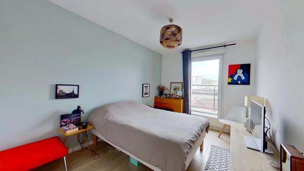 Duplex familial avec terrasse et balcons – Aux portes de Paris
